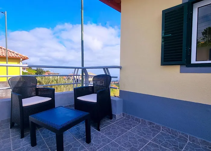 Madeira Hiking Getaway Near Pico Ruivo And Levadas Base 桑塔纳