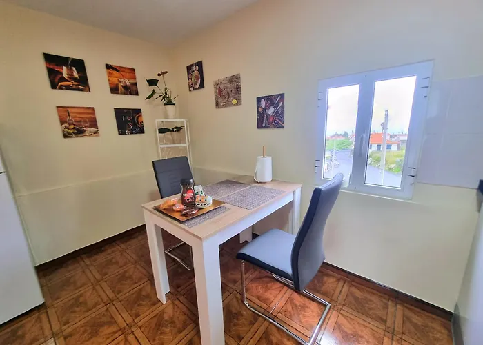 Madeira Hiking Getaway Near Pico Ruivo And Levadas Base 桑塔纳